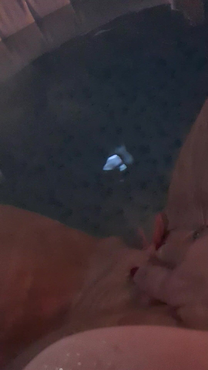 Uk Joolz: Pozdní noc horká vana