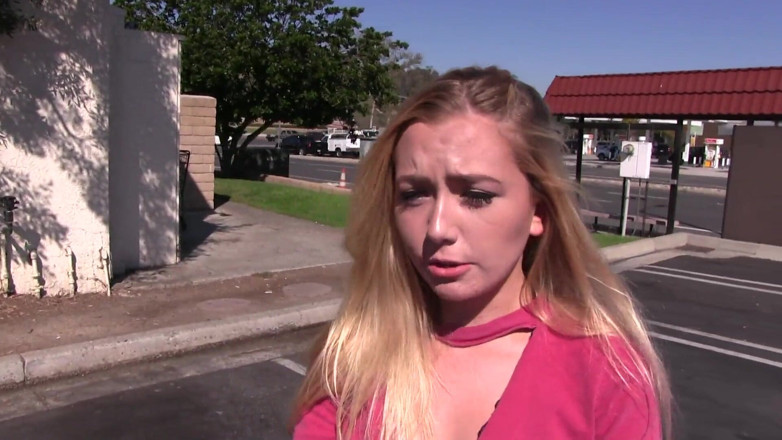 Perv Milfs n Teens: Dakota Bleu, salope de Huntington Beach, se fait draguer