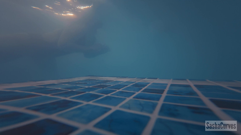 Sasha Curves: Underwater Expedition