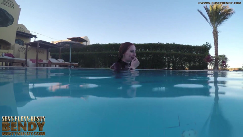 Fem Latex: erotic contortion bending outdoor