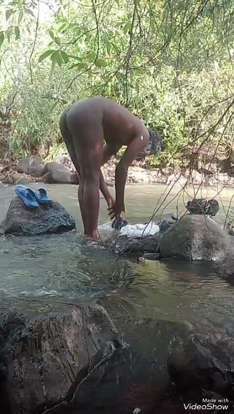 Sexyjayla254: Mýdlová masturbace Velký Černý Péro Stříkání venku část 1