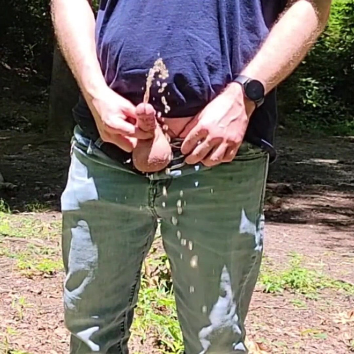 TikTokCock: Malá D chodí venku nahá a chcaní na těžké detailní...