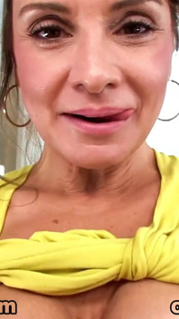 Vacker brunett milf rebecca bardoux pov ansiktsavsugning deepthroat