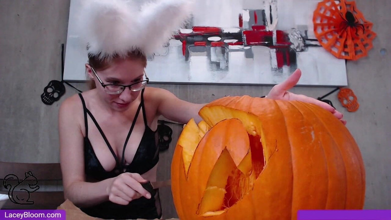 Lacey Bloom: 라이브 쇼 호박 조각 2611