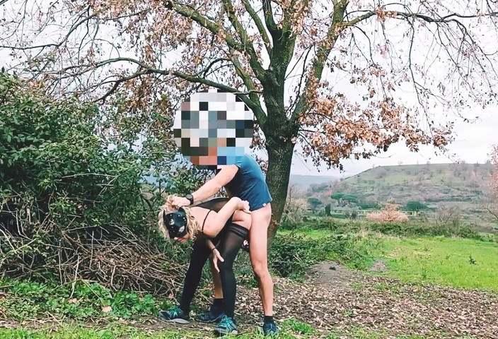 Sportynaked: Butplug đụ ngoài trời ngoài trời