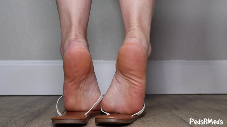 PedsRMeds: 맨발의 Mel Tippy Toes와 주름진 발바닥