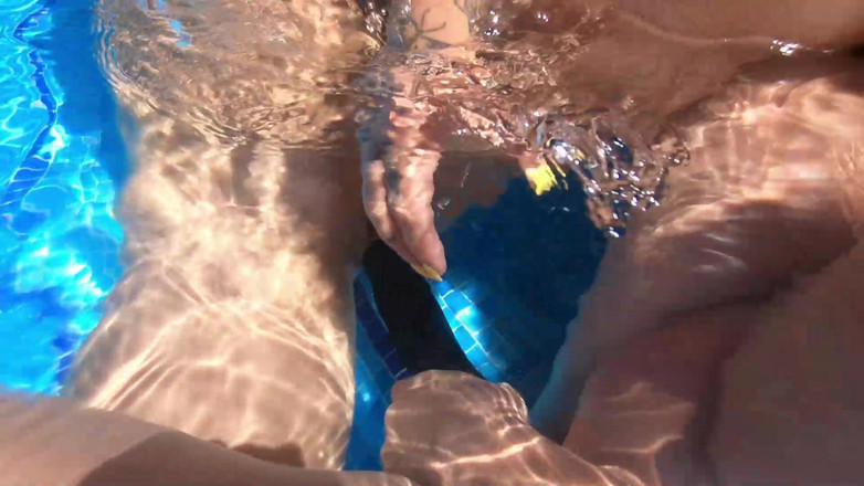 Cheyenne Rose 80: Dildo tamat berganda bawah air