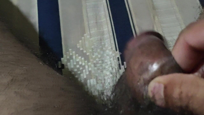 Hot Chilli 2025: Un uomo semplice che prova un cazzo duro in camera