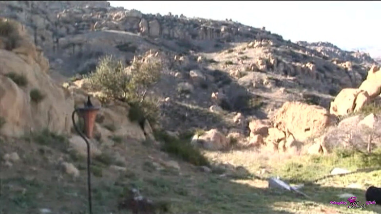 Naughty Black Girls: Unique Lasage mostra il suo culo grosso e viene scopata...