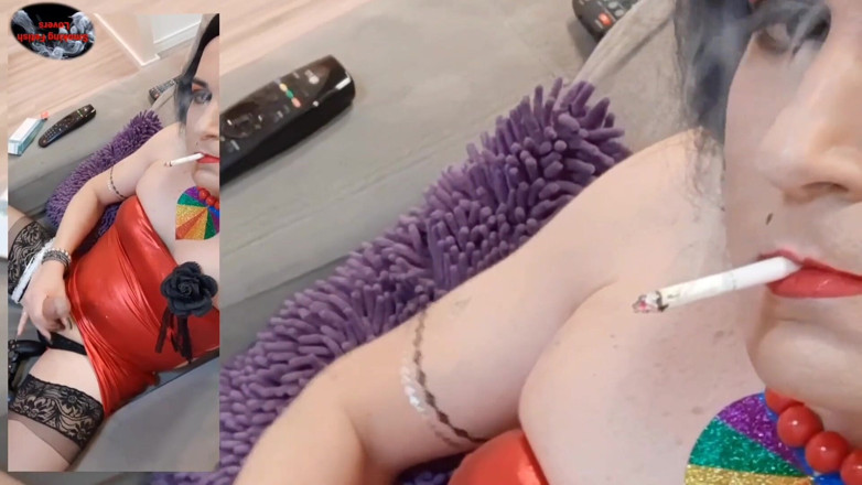 HollyCox: Smoking obsession