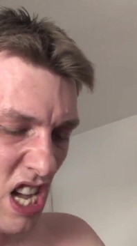 Зведена сестра в окулярах