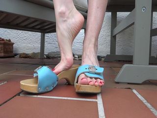 Lady Victoria Valente: Shoeplay on the garden terrace - light blue Dr Scholl wooden...