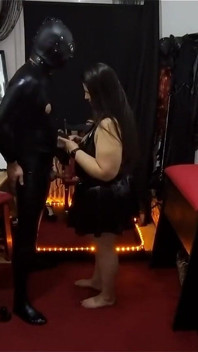 Dominante milf folla con cinturón y sumisa profunda