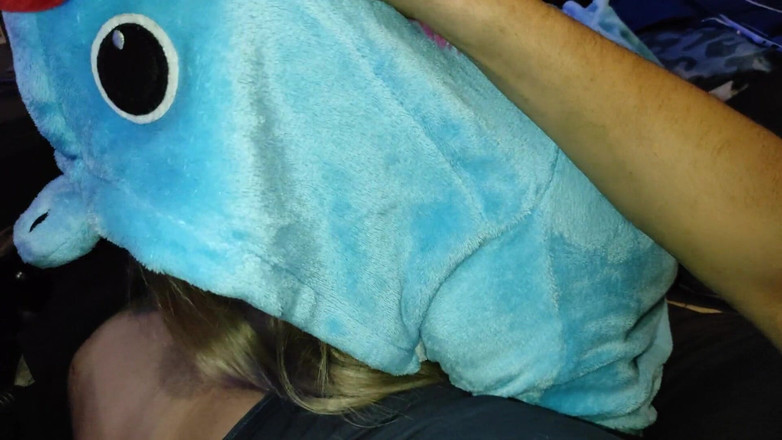 Taboo Room: Schoolmeisje zuigt pik - eigengemaakte porno