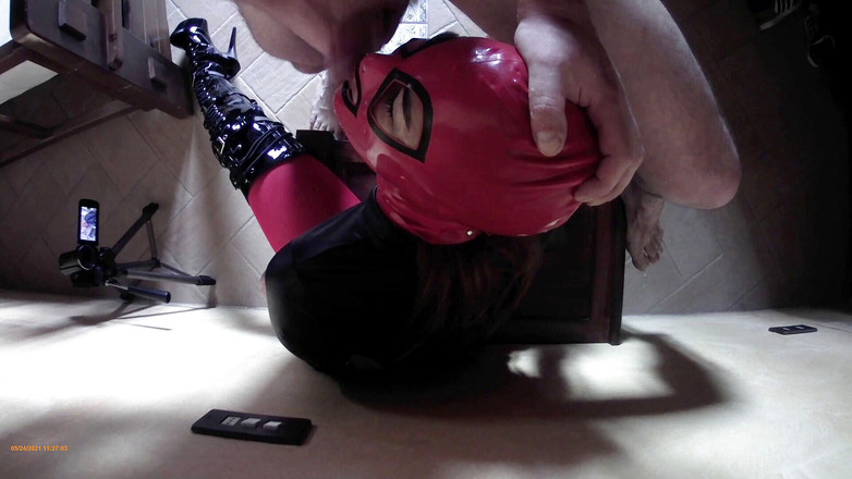 LauraOnHeels: Laura de salto usa corpo de couro, botas sobre os...