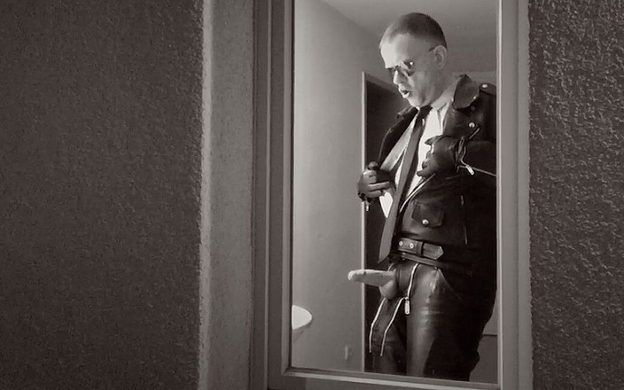 GERMANE_XL: Ledermann 4 Jogos de Pênis &amp; 2 Vezes Urinar