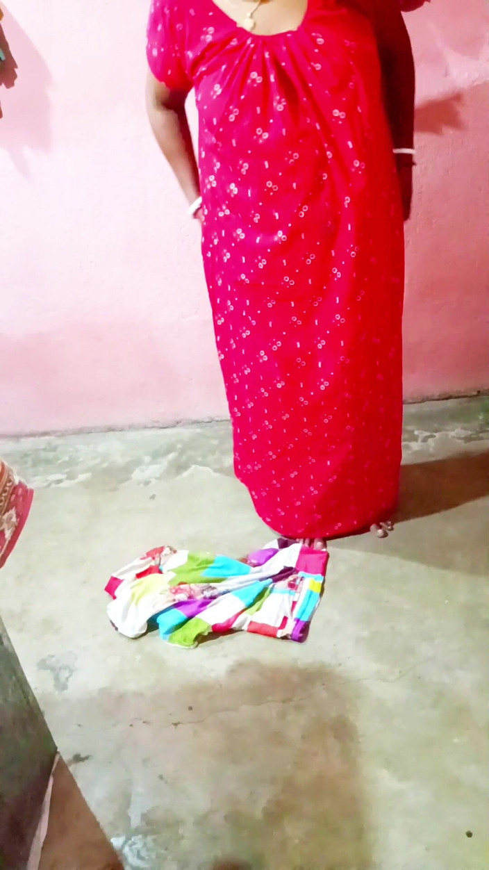 Pakhi0705: Sari gocce dopo il bagno sfw