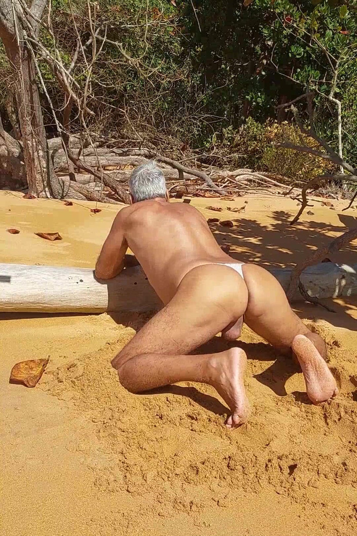 Ladysilvas: 在海滩上穿着内裤的Ladysilva真是一个热辣淫荡的荡妇