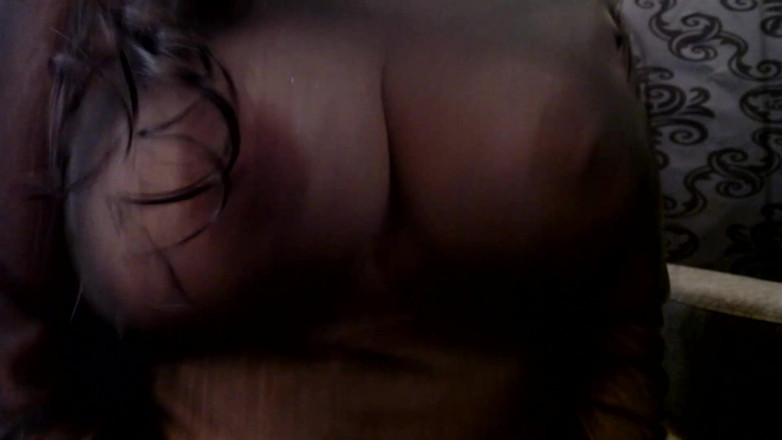 Abby Anna: Стационарная байка подпрыгивает моими сисечками, носками, кроссовки жонглируют бедрами животом