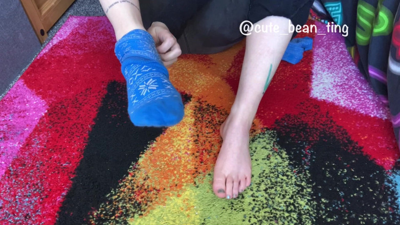 Alice Bean: Bean Strips Her Socks