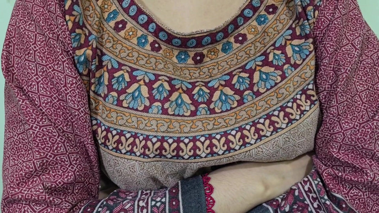 Faryal: Vecina tía follada viniendo