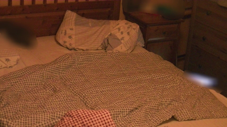 Mark Hannes: Ibu tiri lagi asik masturbasi sambil pakai celana dalam