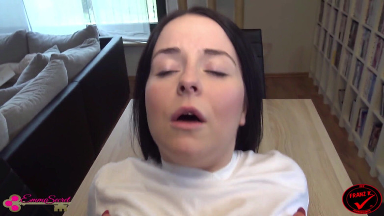 Der Pornobeamte: Snídaně s krémovým koláčem! Rande okurčené na kuchyňském stole!