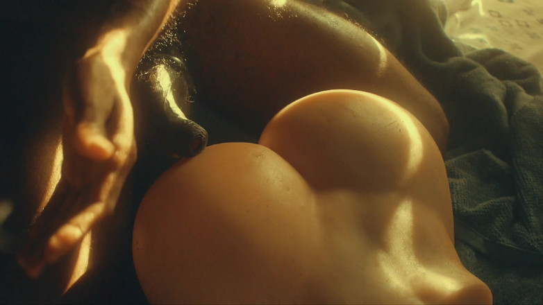 Dorian DomTop: Adegan yang belum disunat: memegang mainan punggung gelembung saya awal...