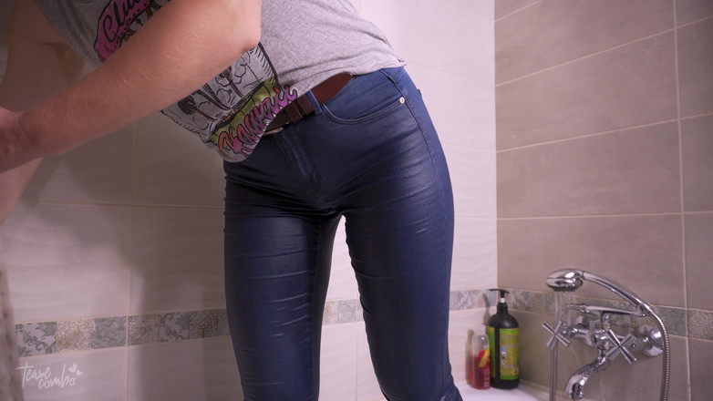 Teasecombo 4K: Chica se burla de los dedos mojados de camello en...