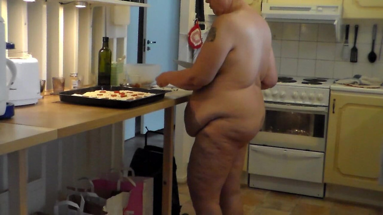 Sex hub couple: Jen is all nude and baking