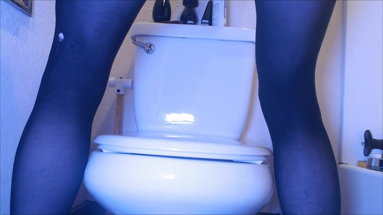 Honey Ryder Prods: Using a Toilet to play with different dildos and plugs...