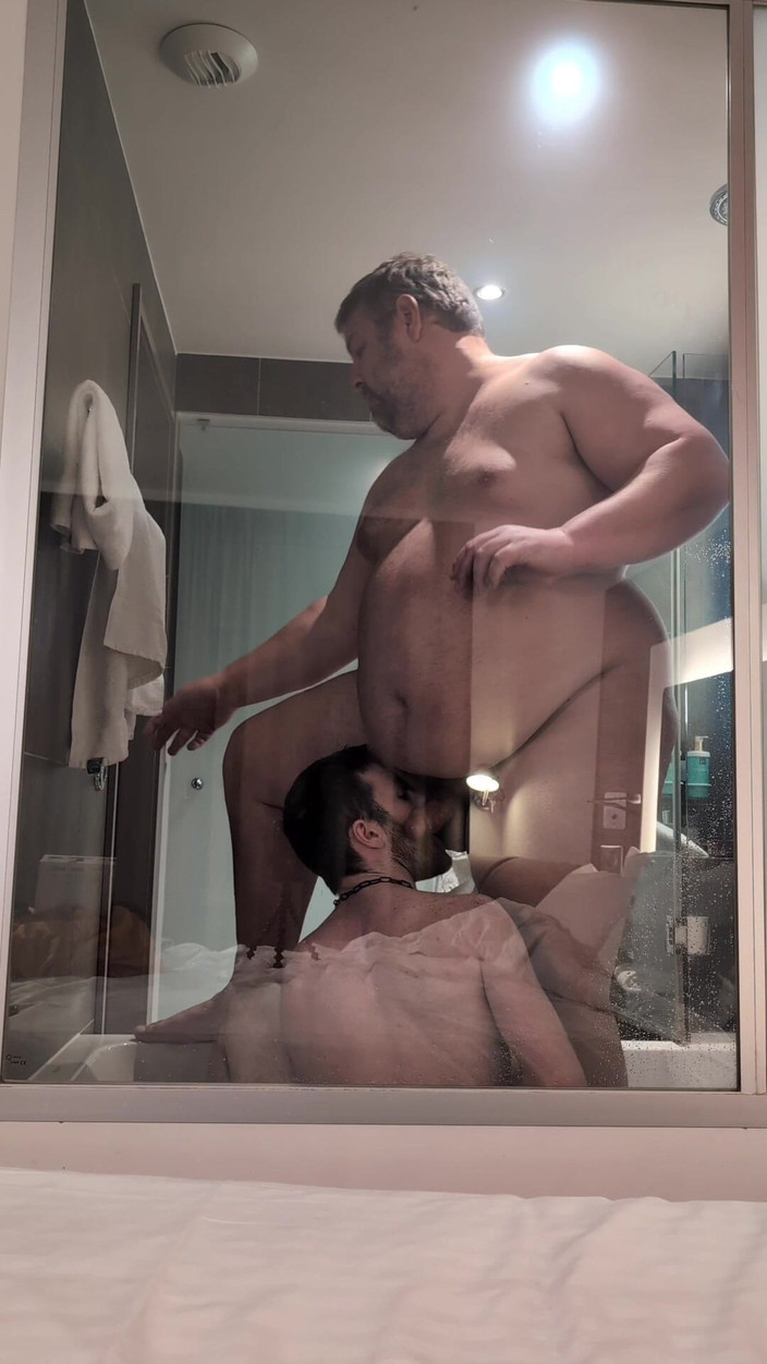 Mart_the_cat: Stiefvater fick mich im badezimmer