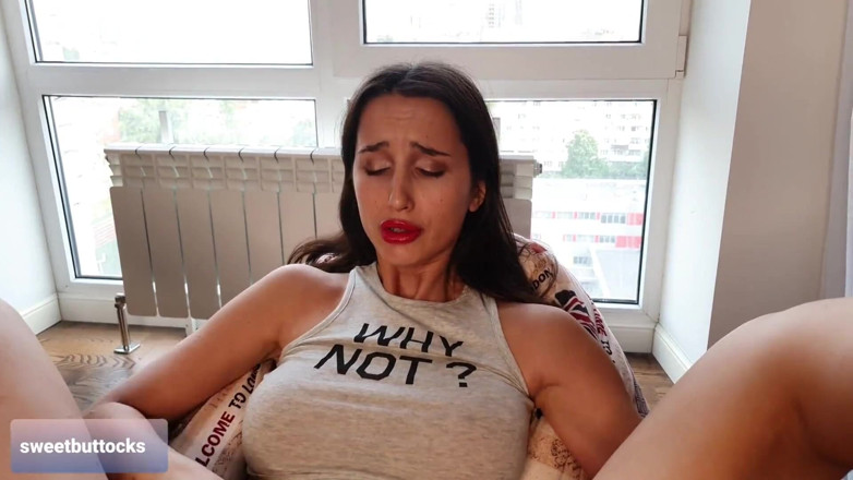 SweetButtocks: Секс-машина с огромным дилдо трахает мачеху в ее вместительную киску