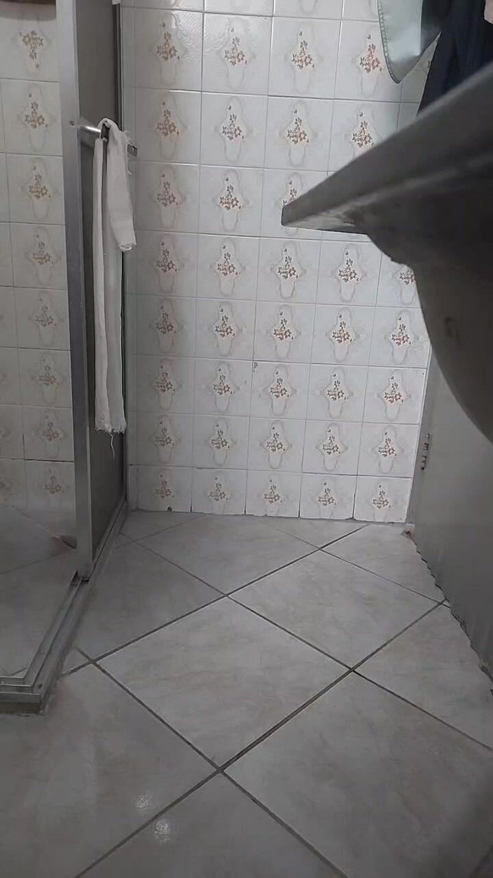 Ladysilvas: Ladysilva在她晒黑的热屁股上戴着假阳具