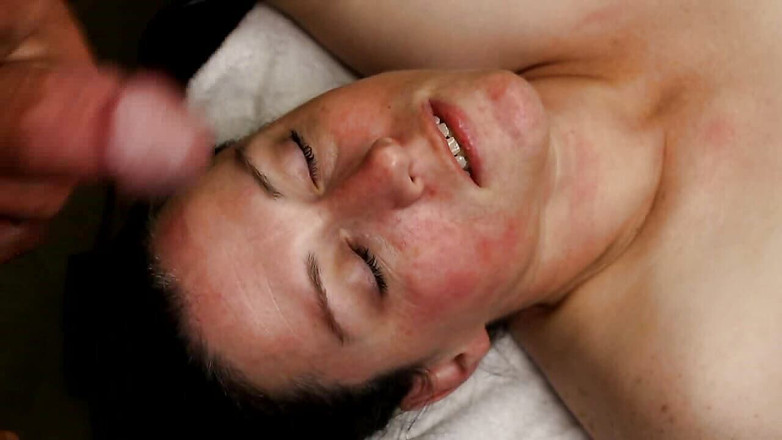 Dirty Dees: 私の汚い小さなアマチュア兼ごみ箱は、彼女の顔にアンロードするように私に懇願します自家製の顔射