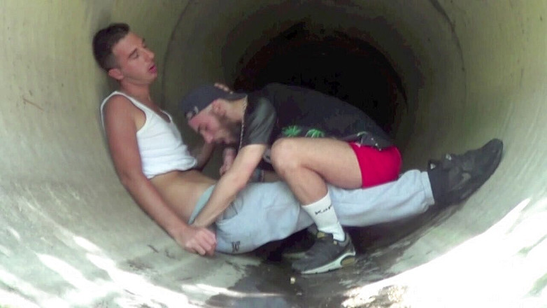 Sex humiliation with french lads: Umiliazione sessuale con cattivi ragazzi in luogo esibizionista