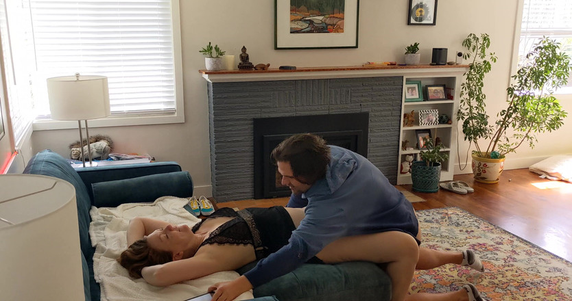 Jess and James TOYST: Înregistrare Sexuală # 16 - Rupere Pe Canapeaua Nouă - 5-7-2022