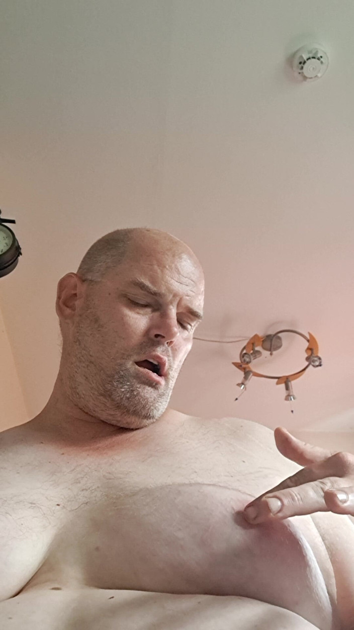 Fickspecht: The Bitch Is Fingering Again