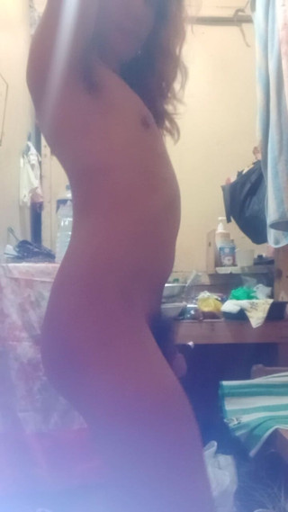 Reynaldo6: Sexy shemale předvádí své tělo