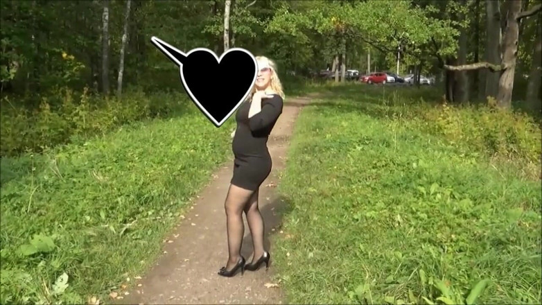 Nylon-Heels: Прогулка в парке, милфы в чулках
