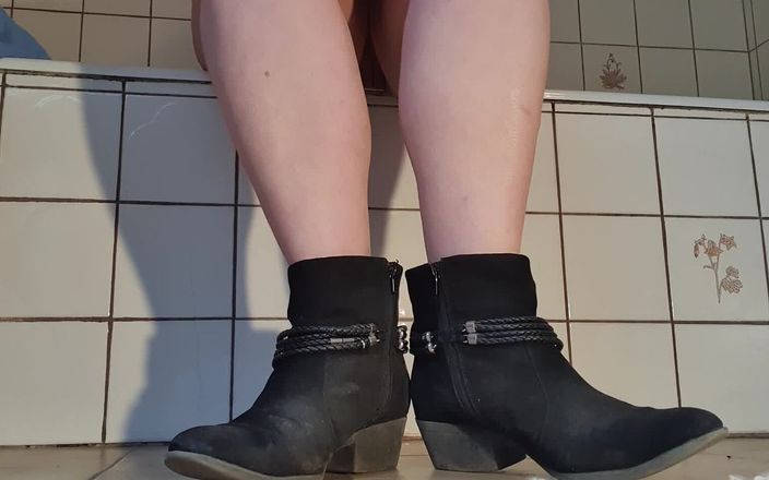 Dirty Jade: Bare Stinky Feet From Ankle Boots