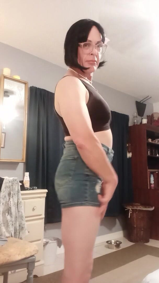 Leopard doggy productions: Lisa B. does a little teaae.