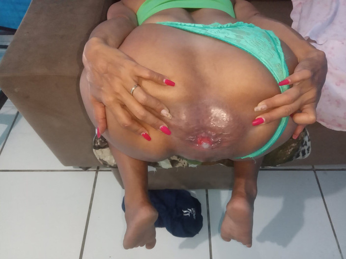 anal_queen_amateur: Tante seksi rambut cokelat di-anal habis-habisan sama orang lain