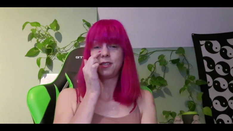 LillyMania: 핑크 머리 솔로 소녀