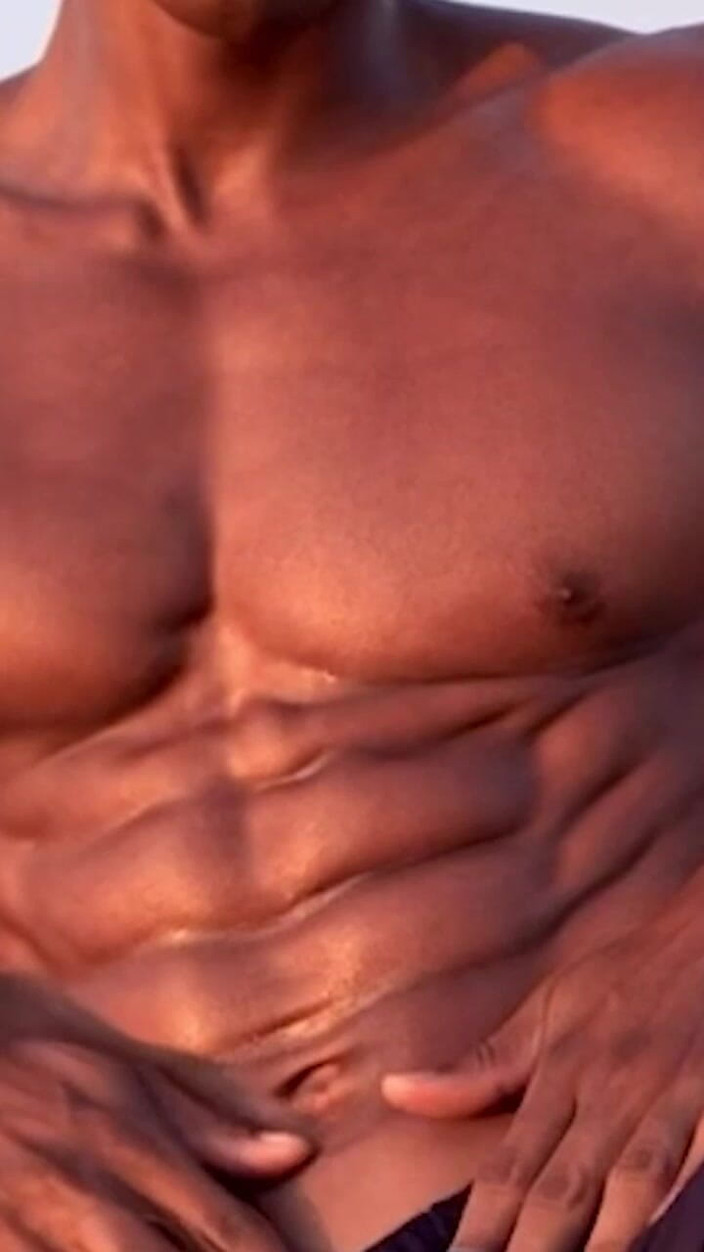 Vida Noite: 흑인 대물 자지에게 따먹히는 핫한 갈색 머리