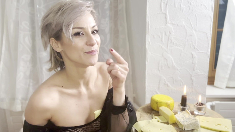 Miss Daisy Diamond: Cheeesie мастурбує, мінет, сперма, сир, фетиш, закусочний