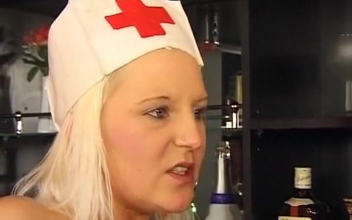 German Homemade: Tip mascat Rocks asistentă germană blondă fierbinte
