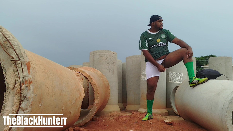 TheBlacKHunterr: 試合から汗だくで戻ってきて興奮してイッかなきゃいけなかった