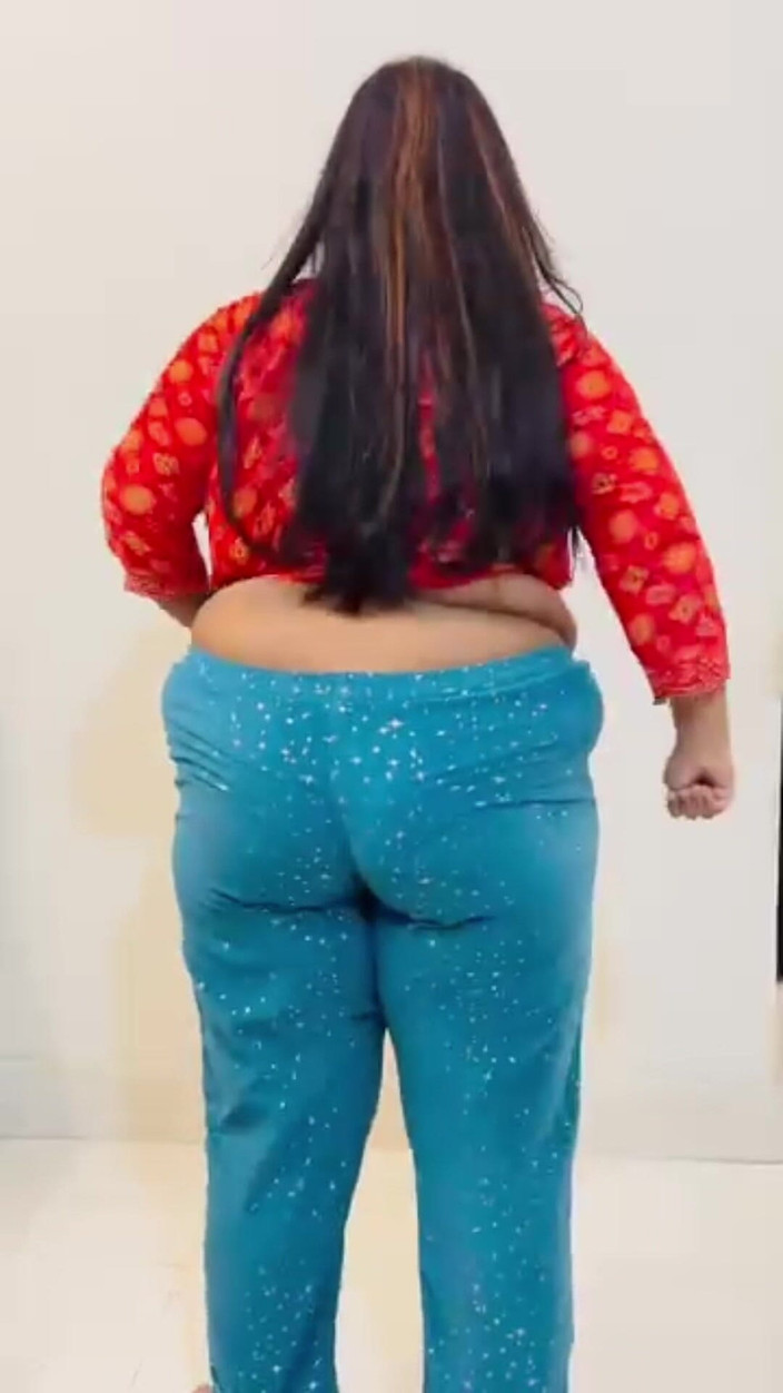 Your Boy's Cum: Indian Desi dziewczyna trenuje przed przyrodnim bratem