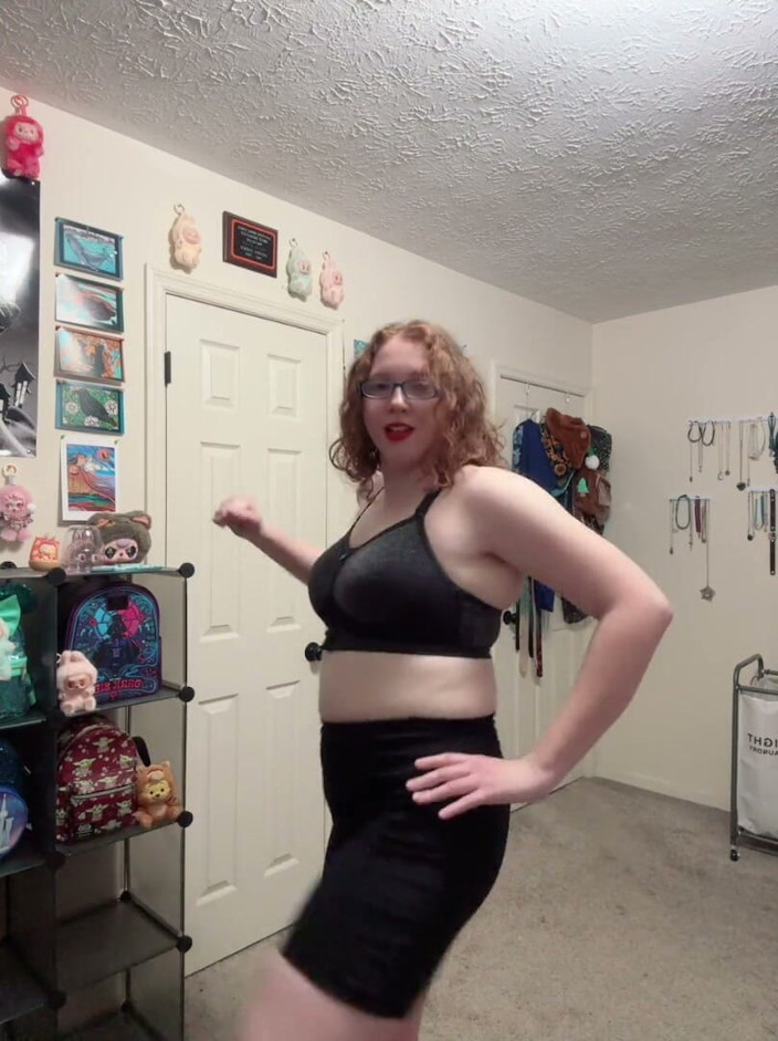 DarlingSweetheart: Ginger Beauty Sexy Workout Routine &amp; Strip